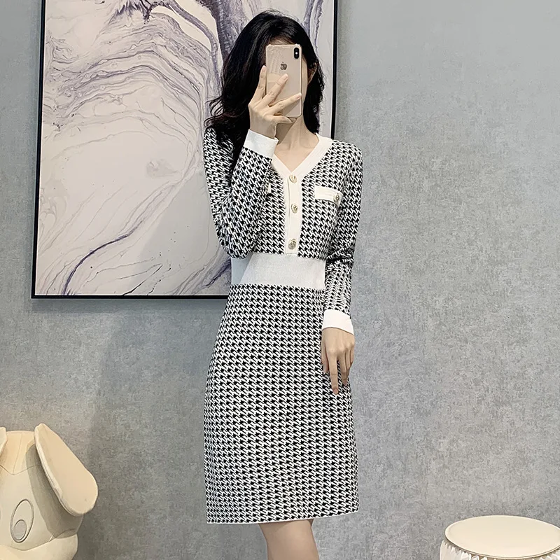 

Temperament Celebrity Style V-neck Plaid Knitted Dress 2022 Autumn New Women's Elegant Waist A-shaped Mid-length Skirt