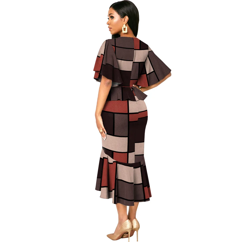 Платье на весну 2023 года с округлым вырезом и короткими рукавами-бабочками, на талии с высокой посадкой, средней длины и зауженным силуэтом в клетку для вечеринок.