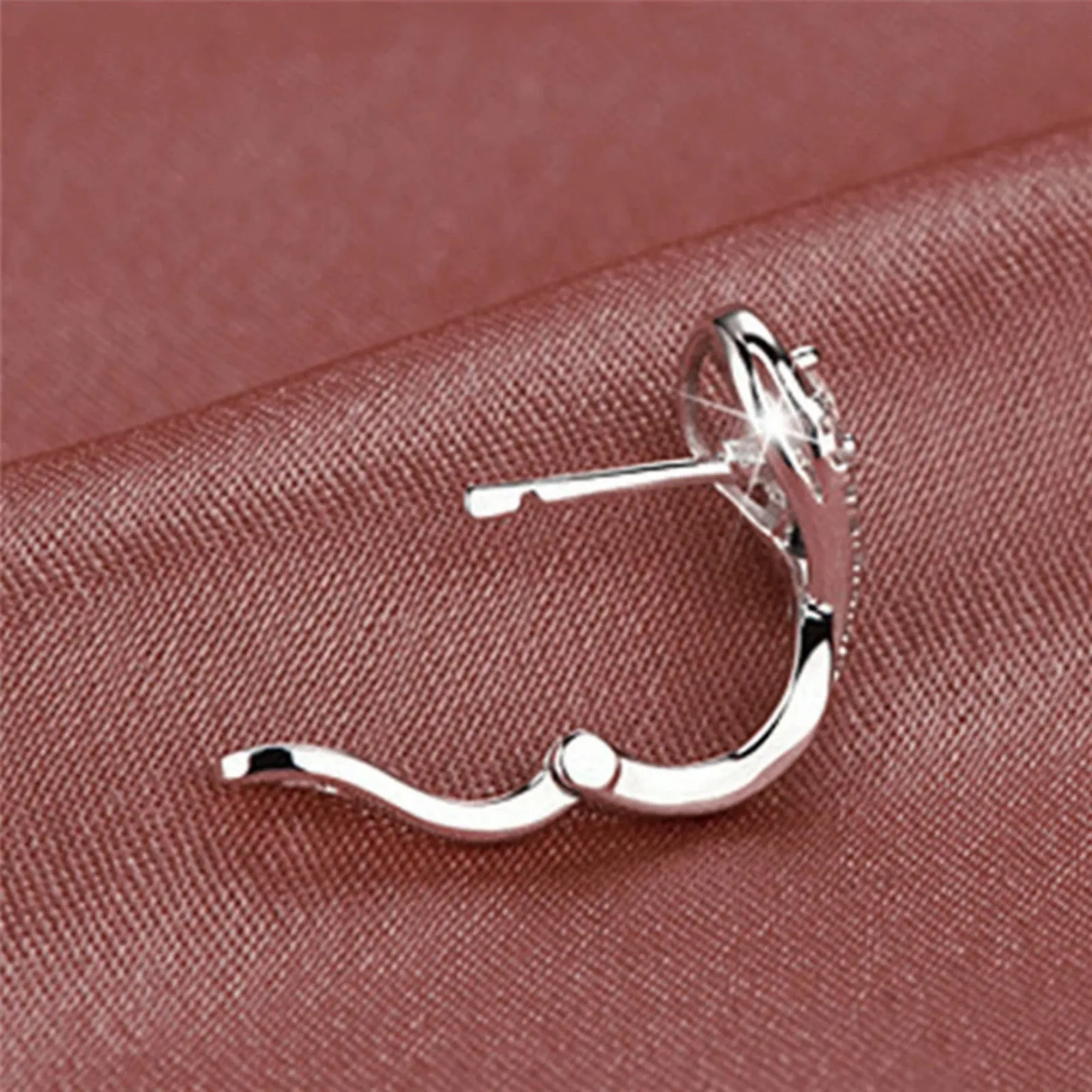 Женские модные глянцевые серьги-гвоздики из искусственного серебра со