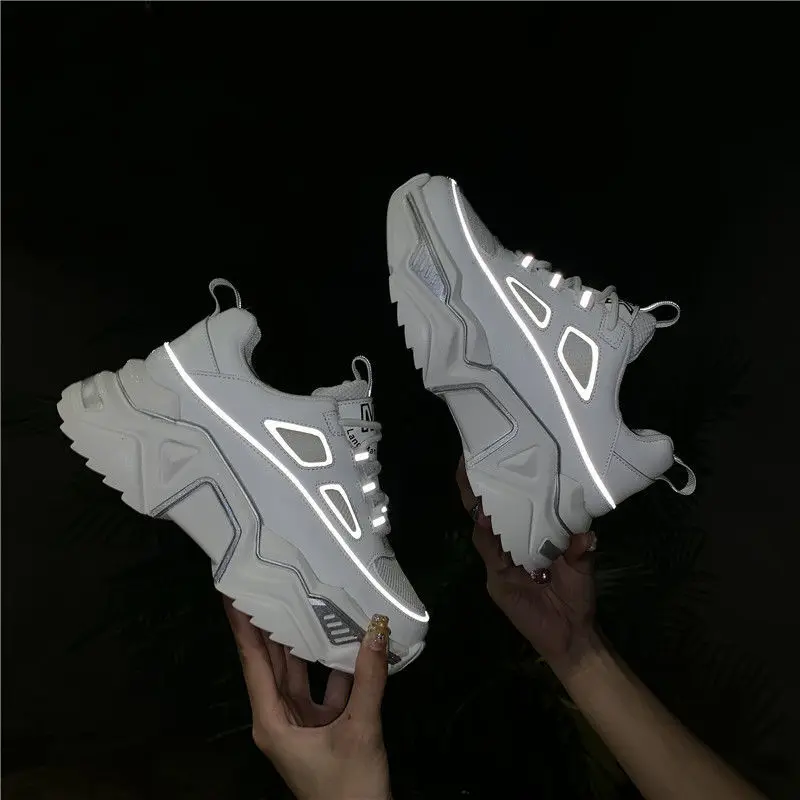 

New Spring Autumn and Summer Women Luminous Shoes White Height Increased Women Light Casual Shoes Female Platform Flat Shoes