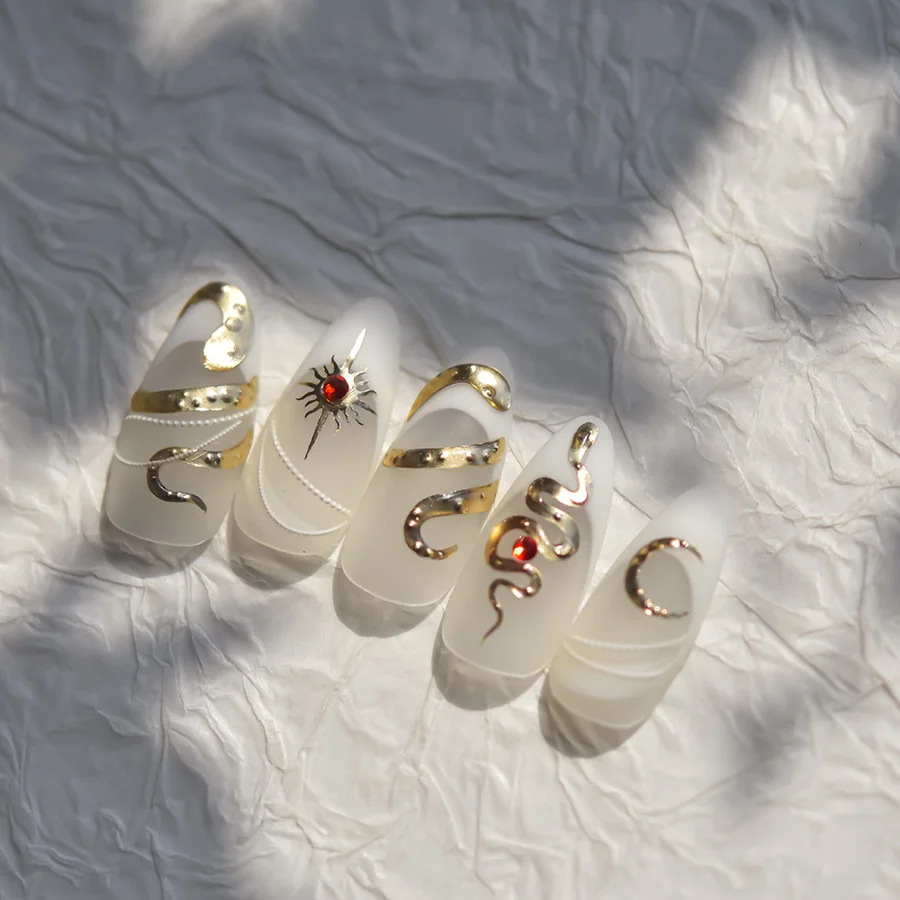 Самоклеящаяся наклейка-слайдер для ногтей золотистая/серебристая