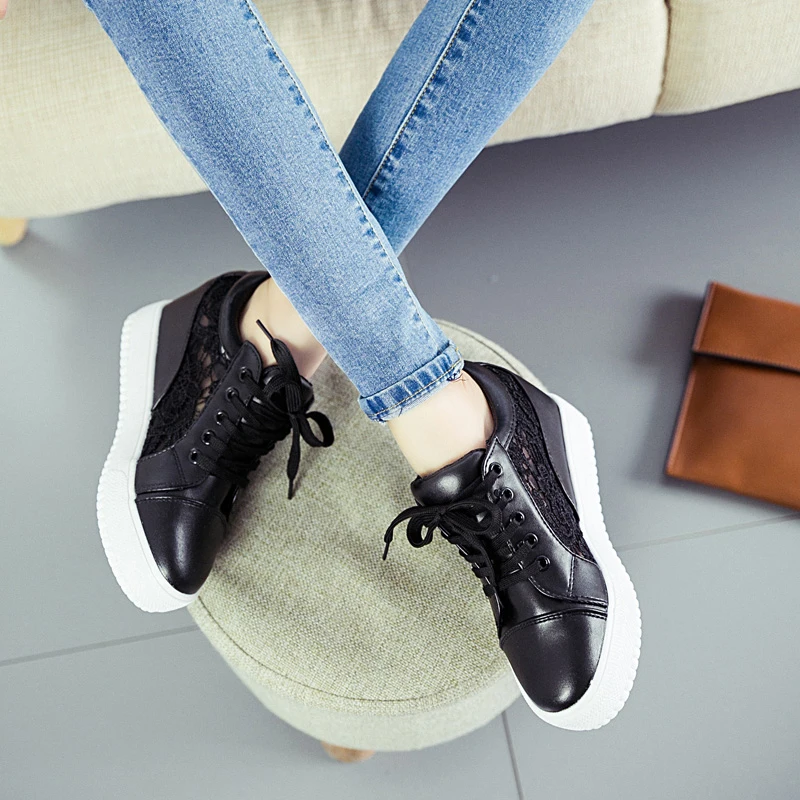 Женские кроссовки на скрытой танкетке Белые Повседневные туфли высокой