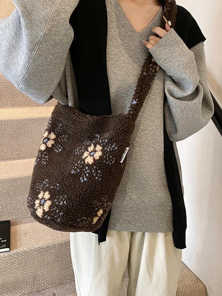 Осенне-зимняя флисовая плюшевая сумка для женщин новинка 2024 ретро сумка-ведро из