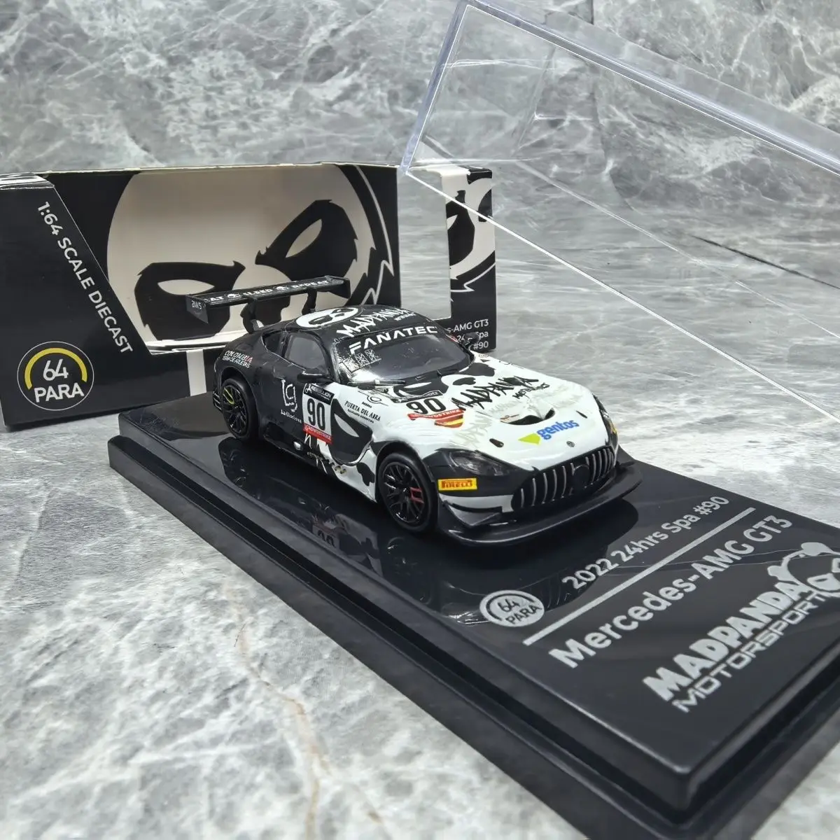 Фото 1:64, GT3 Спа # Модель гоночного автомобиля Panda 90 2022 года с окраской, литая миниатюрная имитационная модель автомобиля из сплава, предмет декора для взрослых, игрушка для мальчиков №5