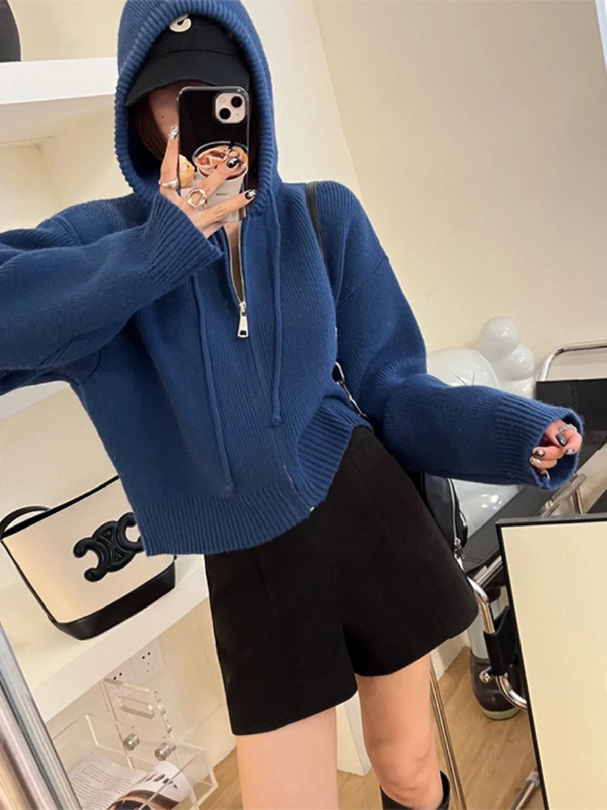 Женский укороченный кардиган с капюшоном