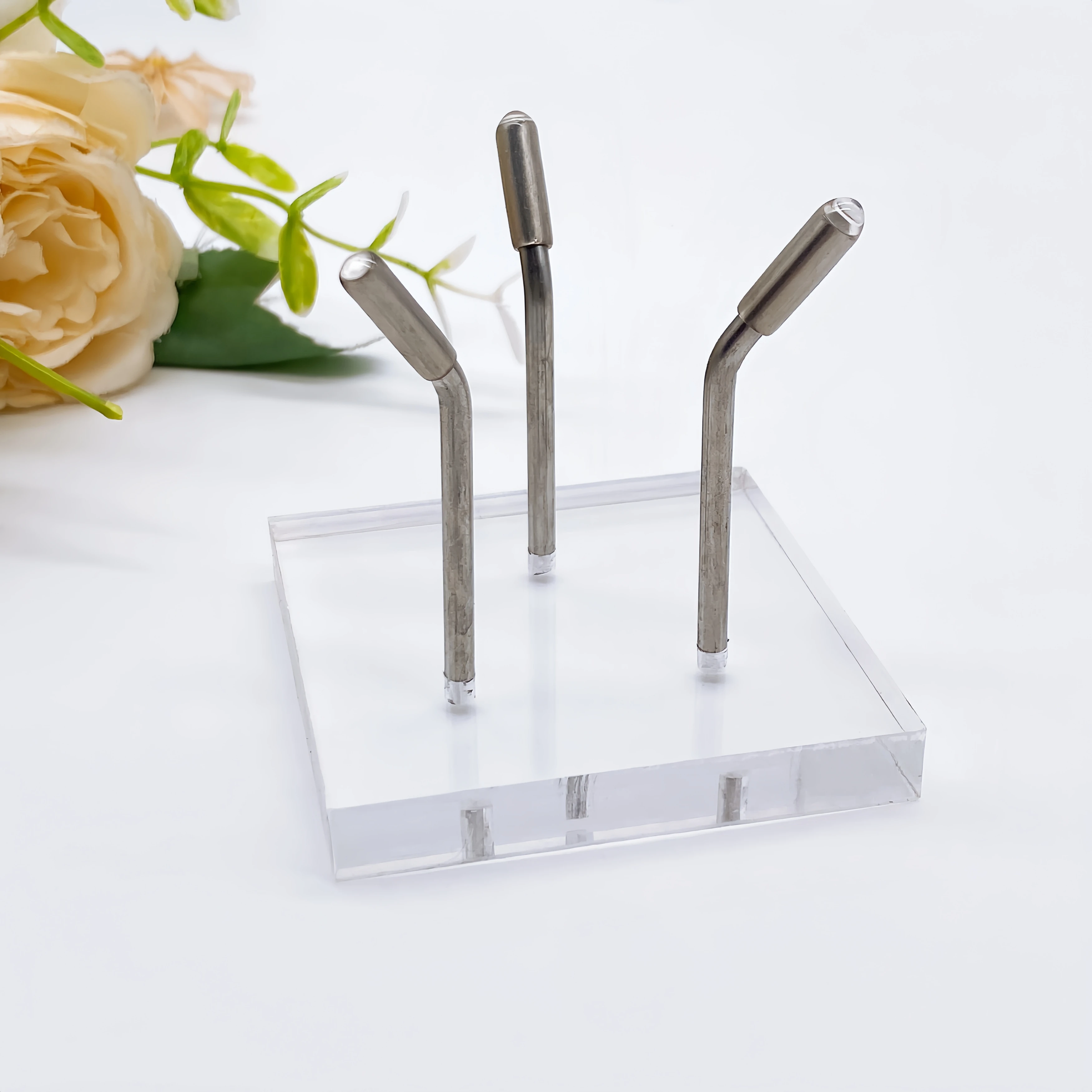 

Металлическая подставка для статуэток