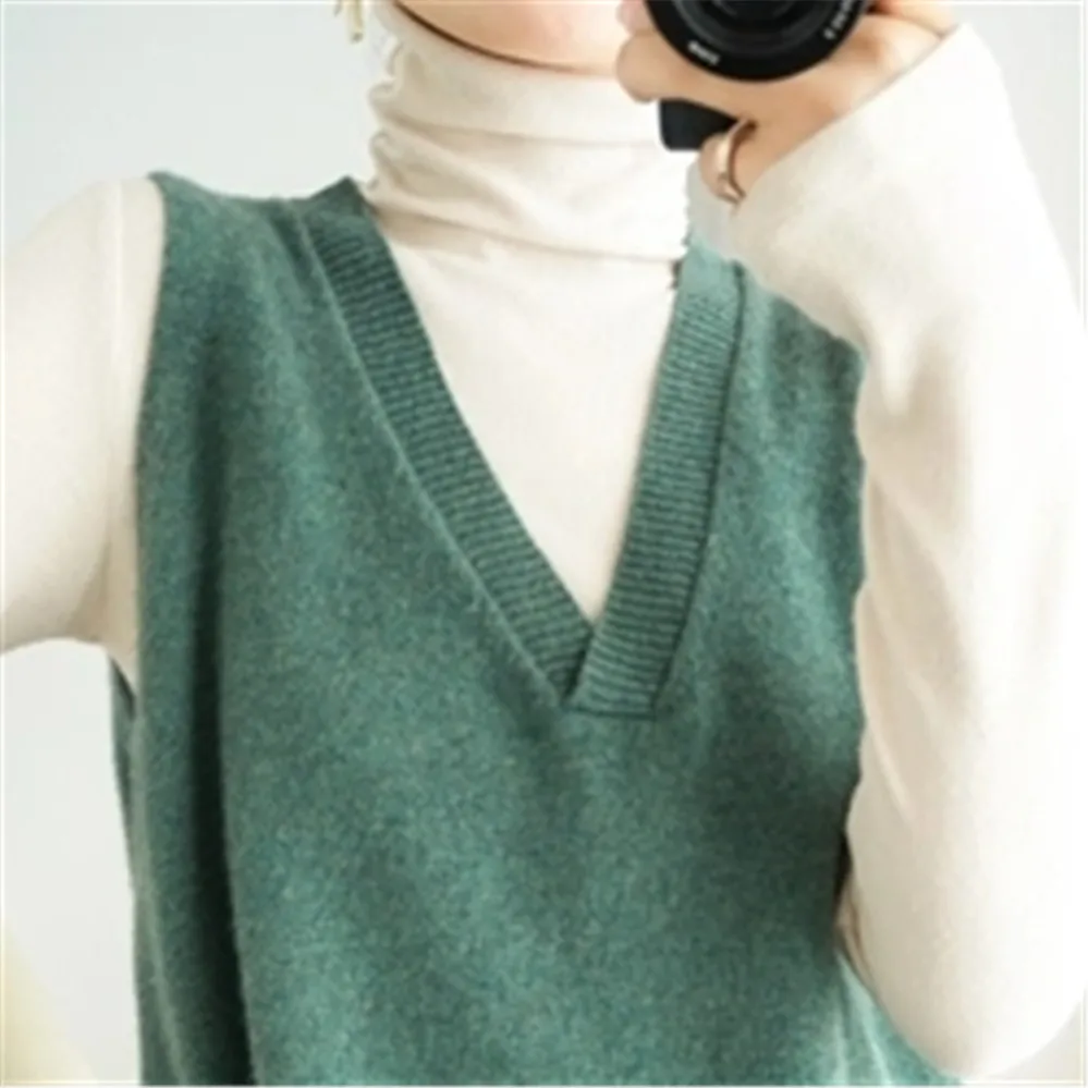 

2022 Korean Fashion New V-neck Knitted Waistcoat Vest Women's Outerwear Top Loose Sleeveless Bottoming Shirt Sweater