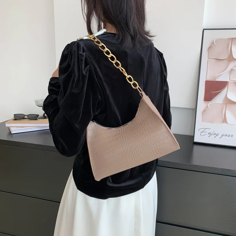 

2023 модная однотонная женская роскошная сумка на цепочке из искусственной кожи в стиле ретро сумки через плечо женские повседневные дизайне...