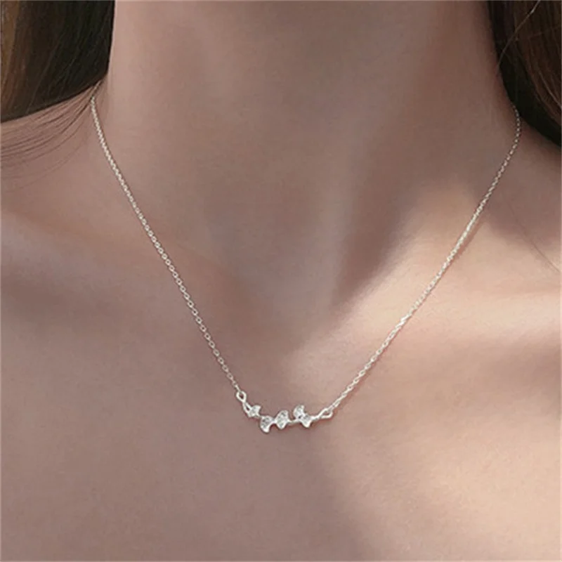 

Silver Color Ginkgo Leaves Choker Necklace For Women New Fashion INS Style Chain Necklace Women Elegant Jewely For Gift