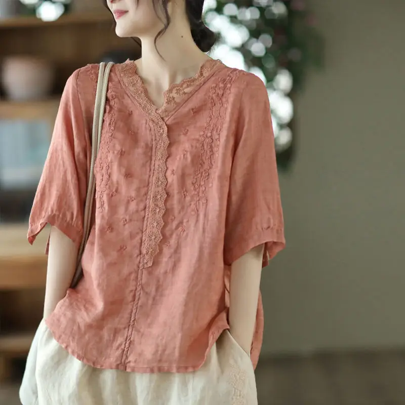 

New 2022 Summer Women Cotton Linen Lace Stitching Embroidery T-shirt Casual V-neck Loose T Shirt Tops Women Clothes M29
