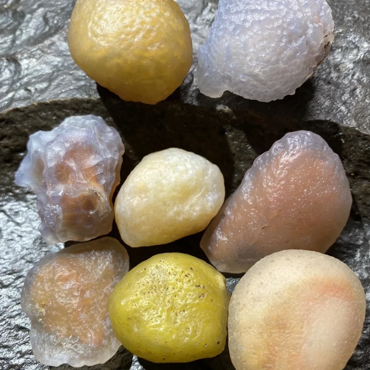 1Pcs Natural Stone Peculiar Rare Precious Gift Alxa Natural Colorful Sugar Heart Agate Hourglass Ring Stone Small Stone