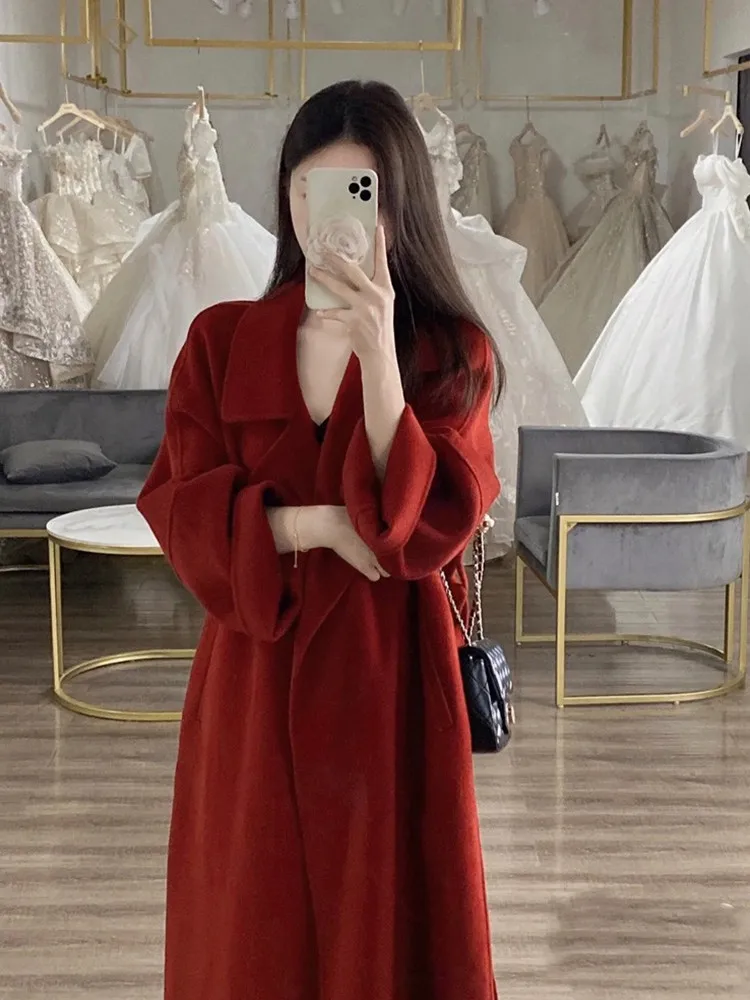 Женское кашемировое пальто винно-красного цвета средней длины осень-зима 2023