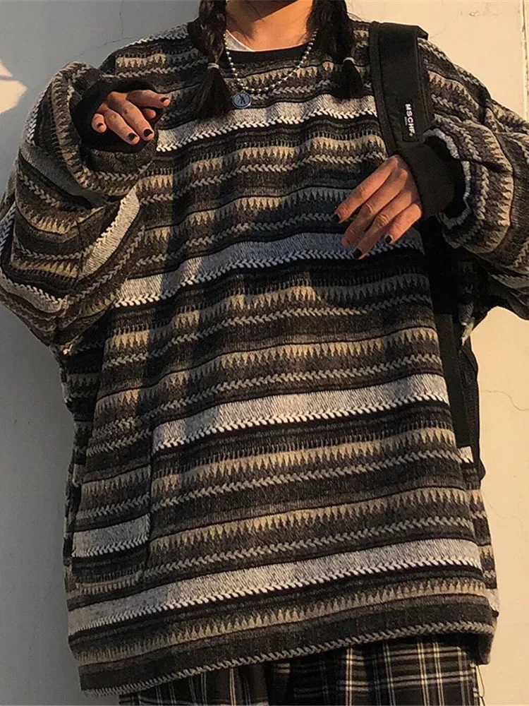 Рисунок 4 - Винтажный свободный свитер для девочек