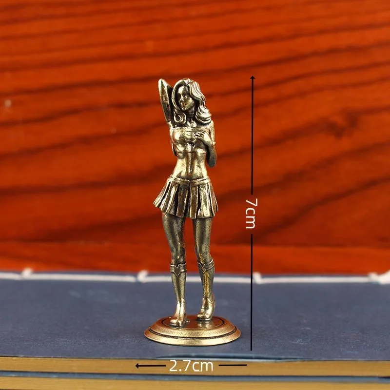 

Медная статуэтка женщины