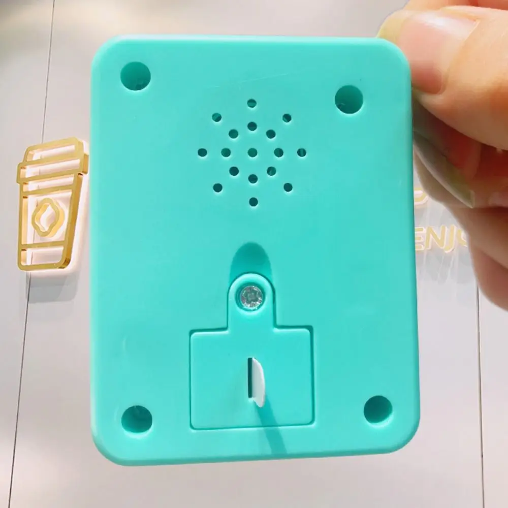 Встроенная подвеска в виде музыкальной шкатулки с четырьмя песнями и музыкой