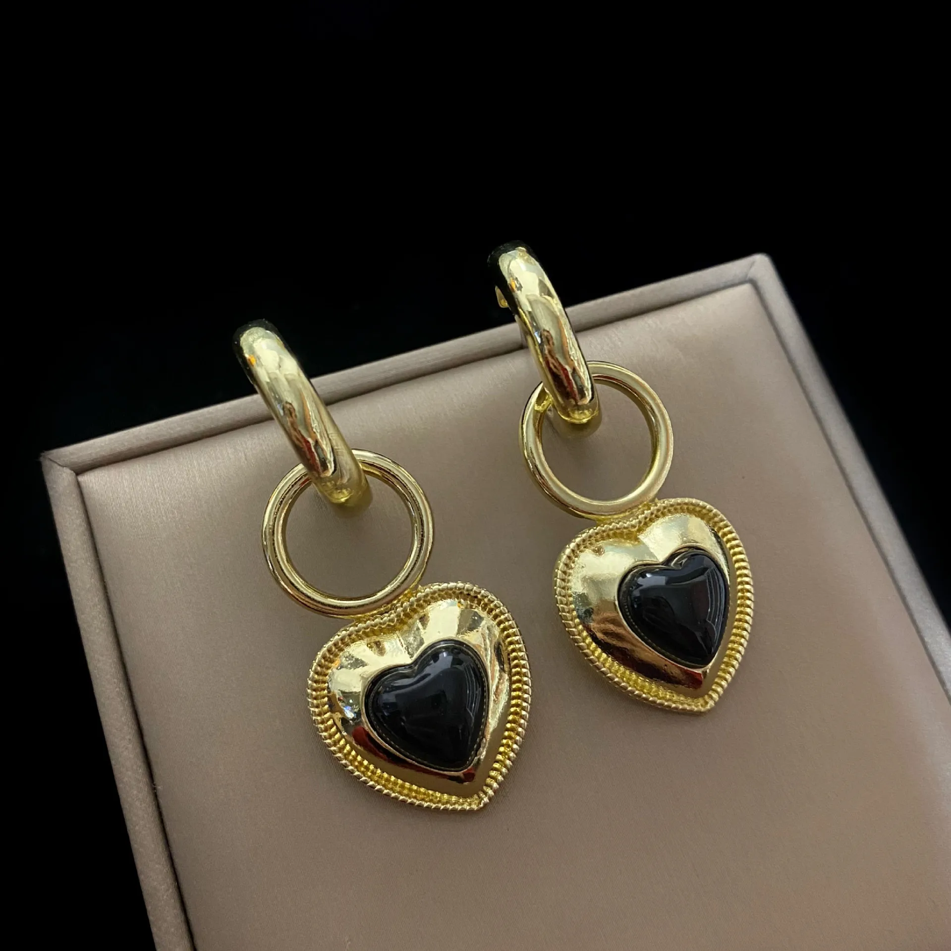 

2021 new 925 silver needle love metal Earrings Korean temperament Fashion Earrings exaggerated personality net red Earrings