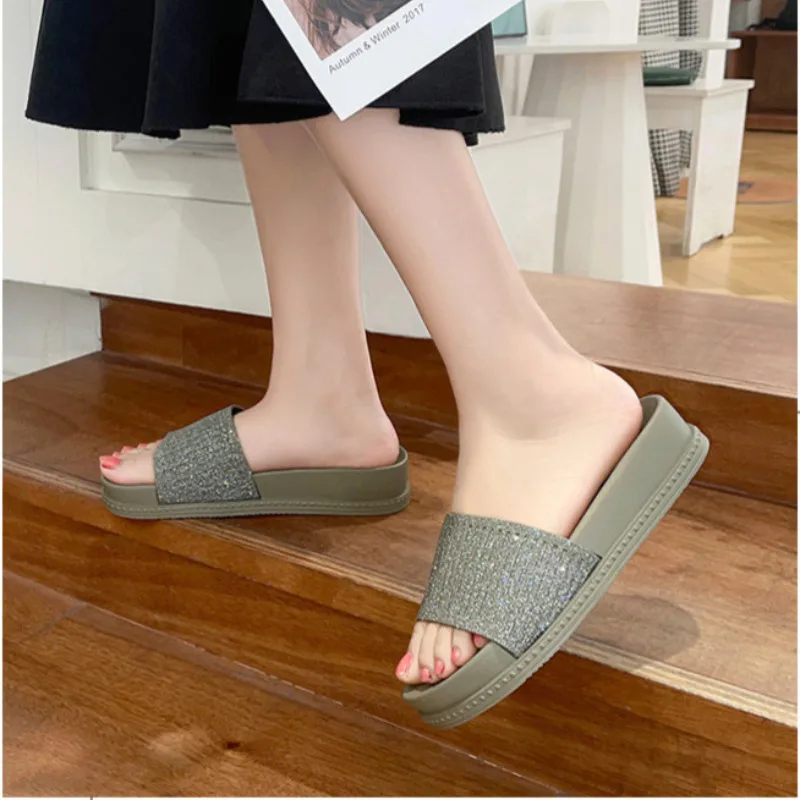 

2023 Summer Women Fashion Glitter Upper Slippers Non Slip Thick Bottom Slides Woman Shining Platform Sandals Female