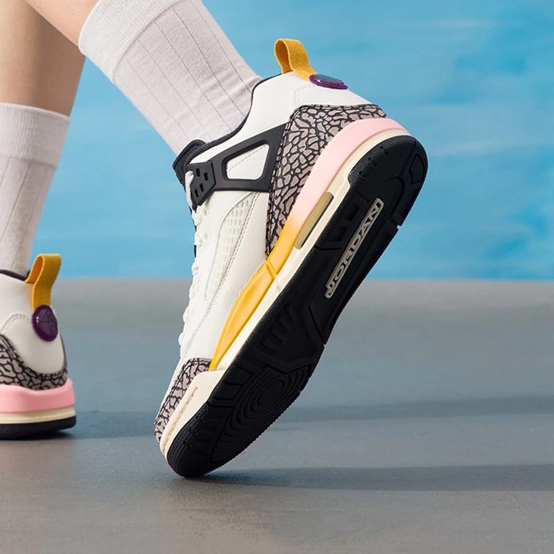 Фото Женские баскетбольные кроссовки Nike Jordan Spizike Low (GS) с модной амортизацией, удобные и износостойкие, модель FQ3950-107. №4