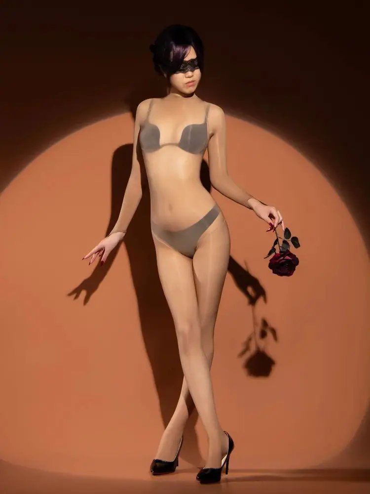 Блестящий лоскутный комбинезон с высоким вырезом и крючками на палец нейлоновый