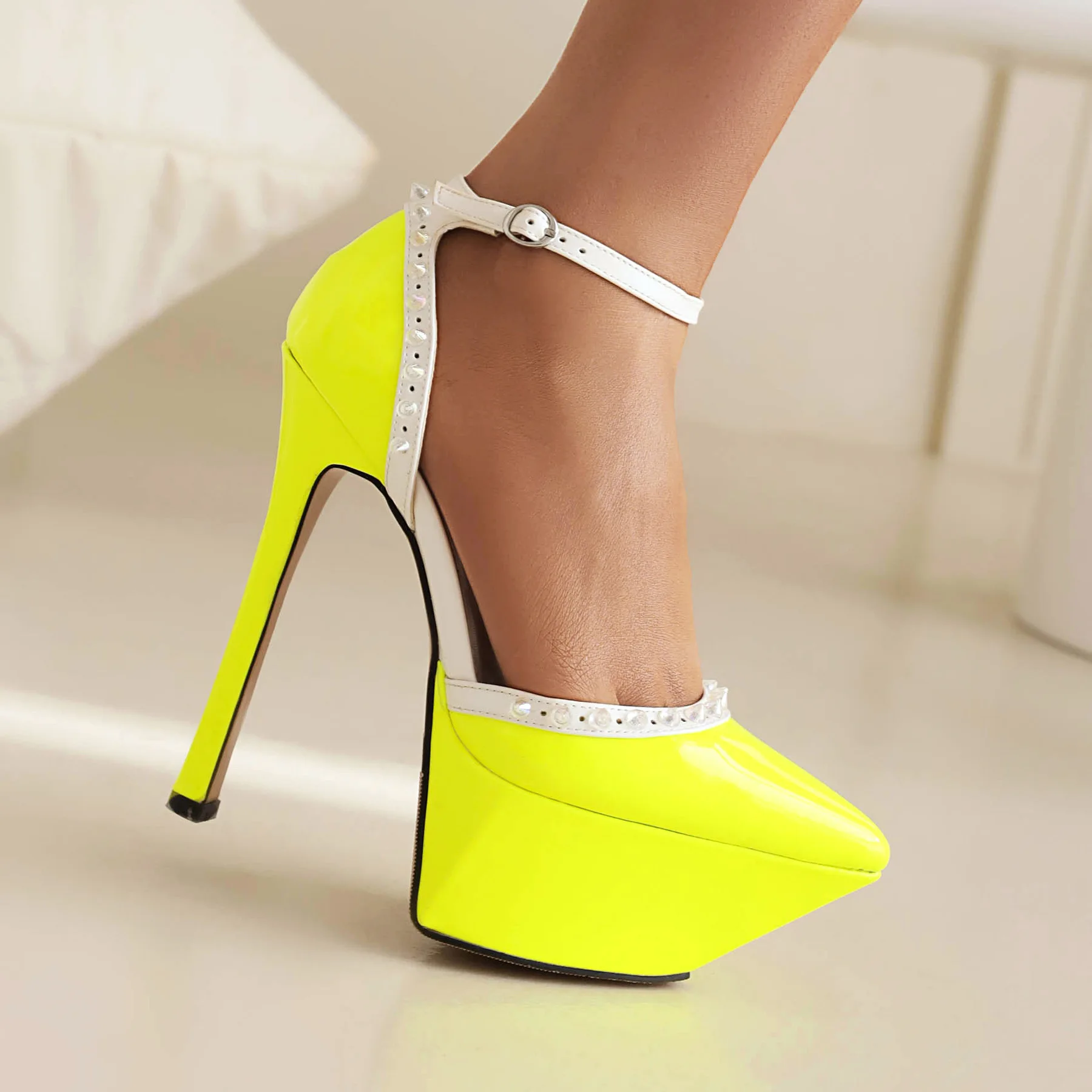 New Hot Pointed Toe Rivets Decorated Thick Sole Platform Gladiator Pumps Ladies Buckle Strap Thigh High Heels Dress Runway Shoes