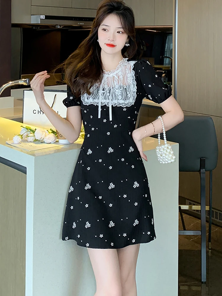 

Женское кружевное мини-платье с рюшами, черное винтажное платье составного кроя с цветочным принтом, открытым воротником и оборками для веч...
