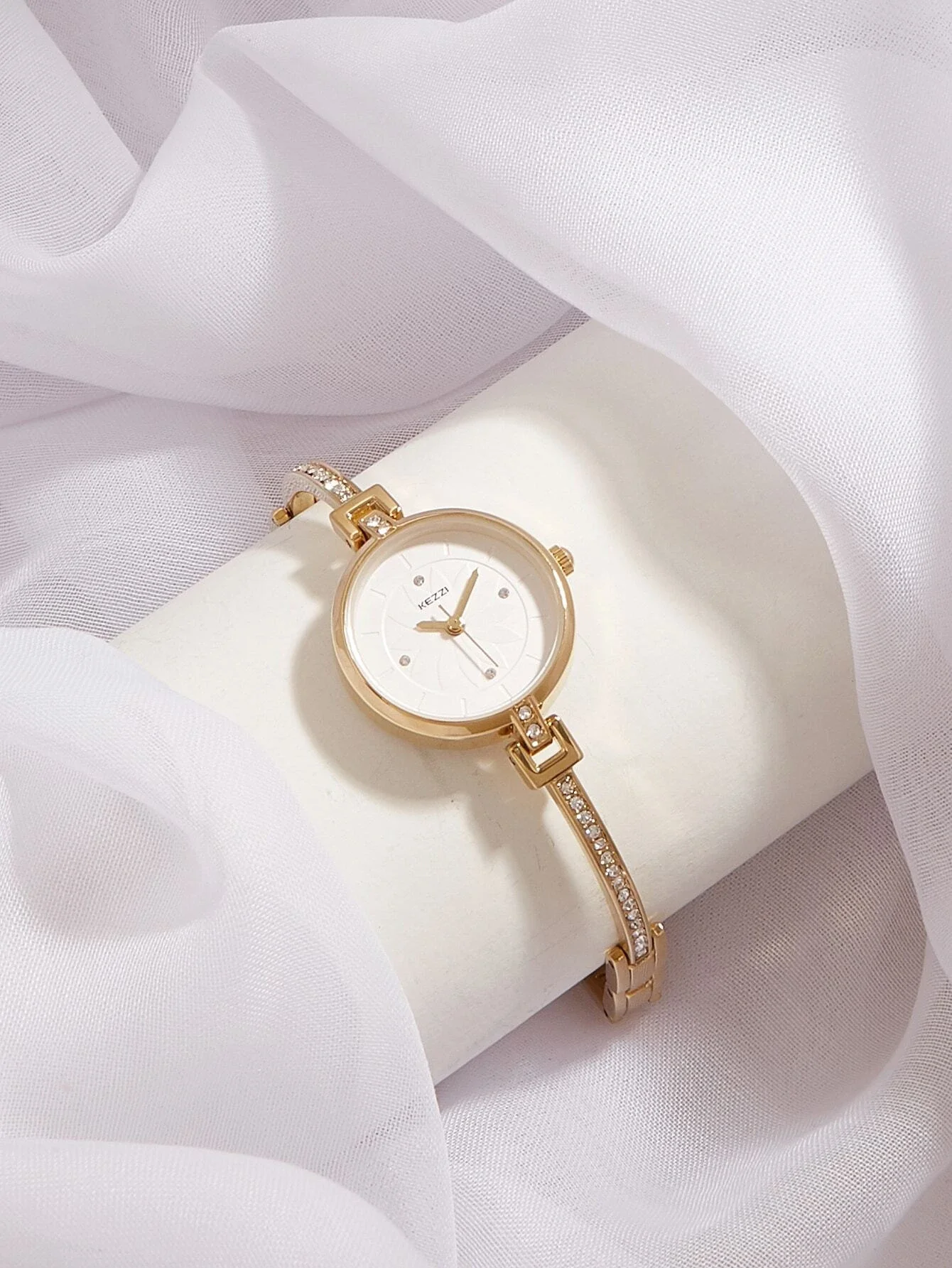 

Rhinestone Decor Strap Quartz Watch