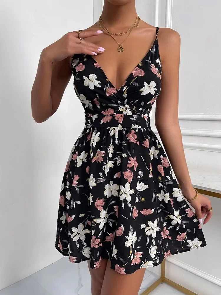 

Платье женское летнее средней длины с принтом, без рукавов, на тонких бретельках