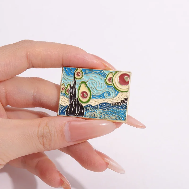 Брошь с абстрактным рисунком