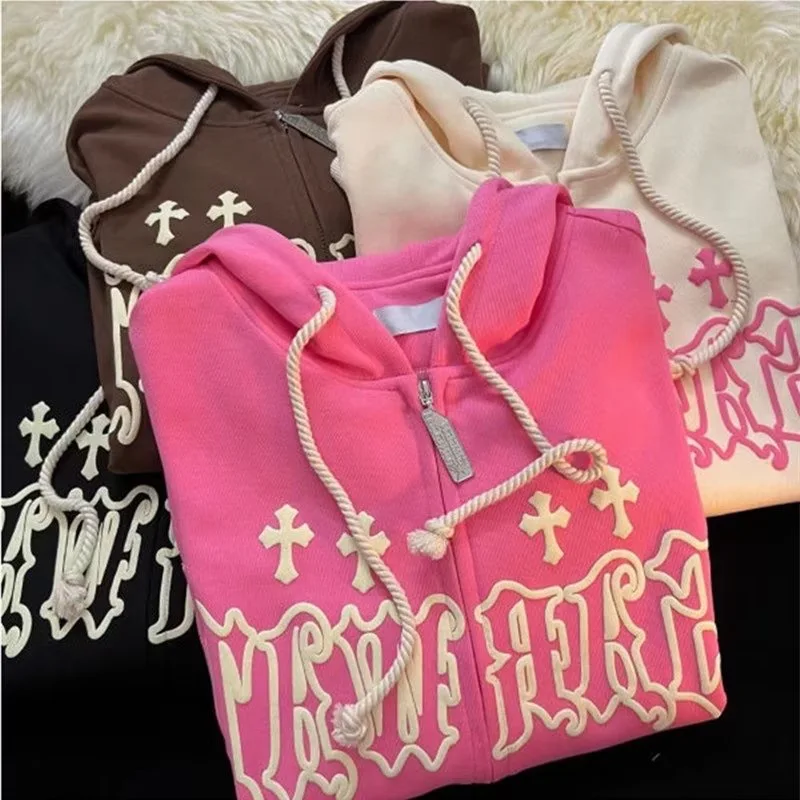 Худи Y2K в готическом стиле