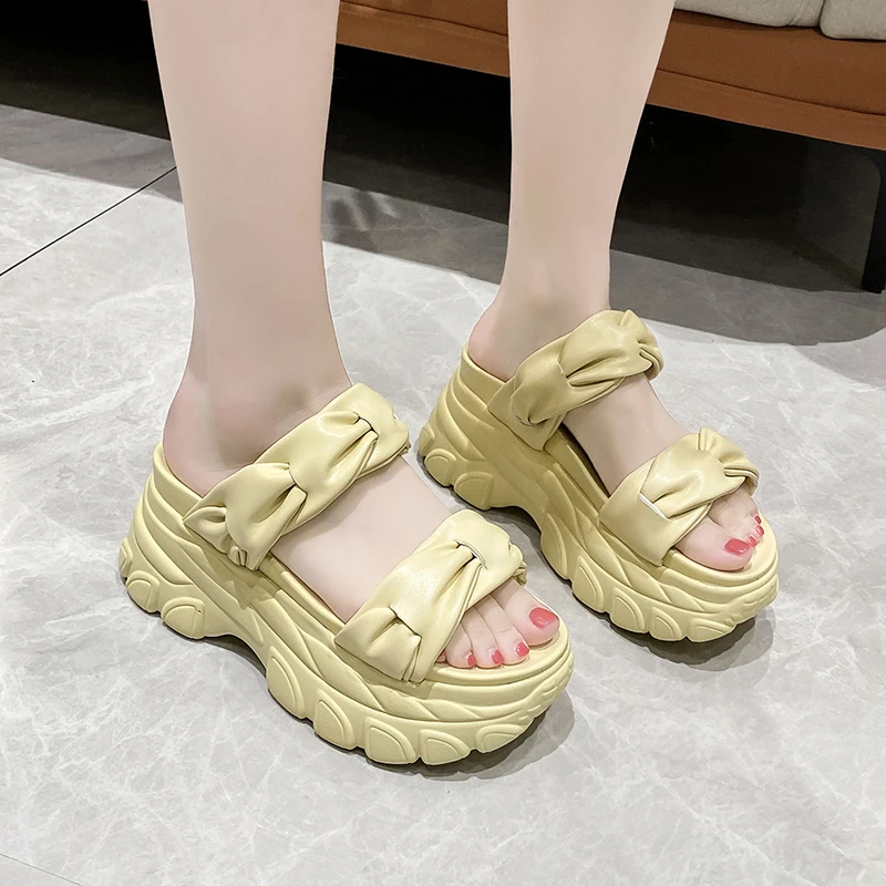 

Elegant Ladies Leather Slippers 2022 New Summer Rhombus Plaid Slippers Casual Velcro Flat Bottom Thick Bottom Slippers Women