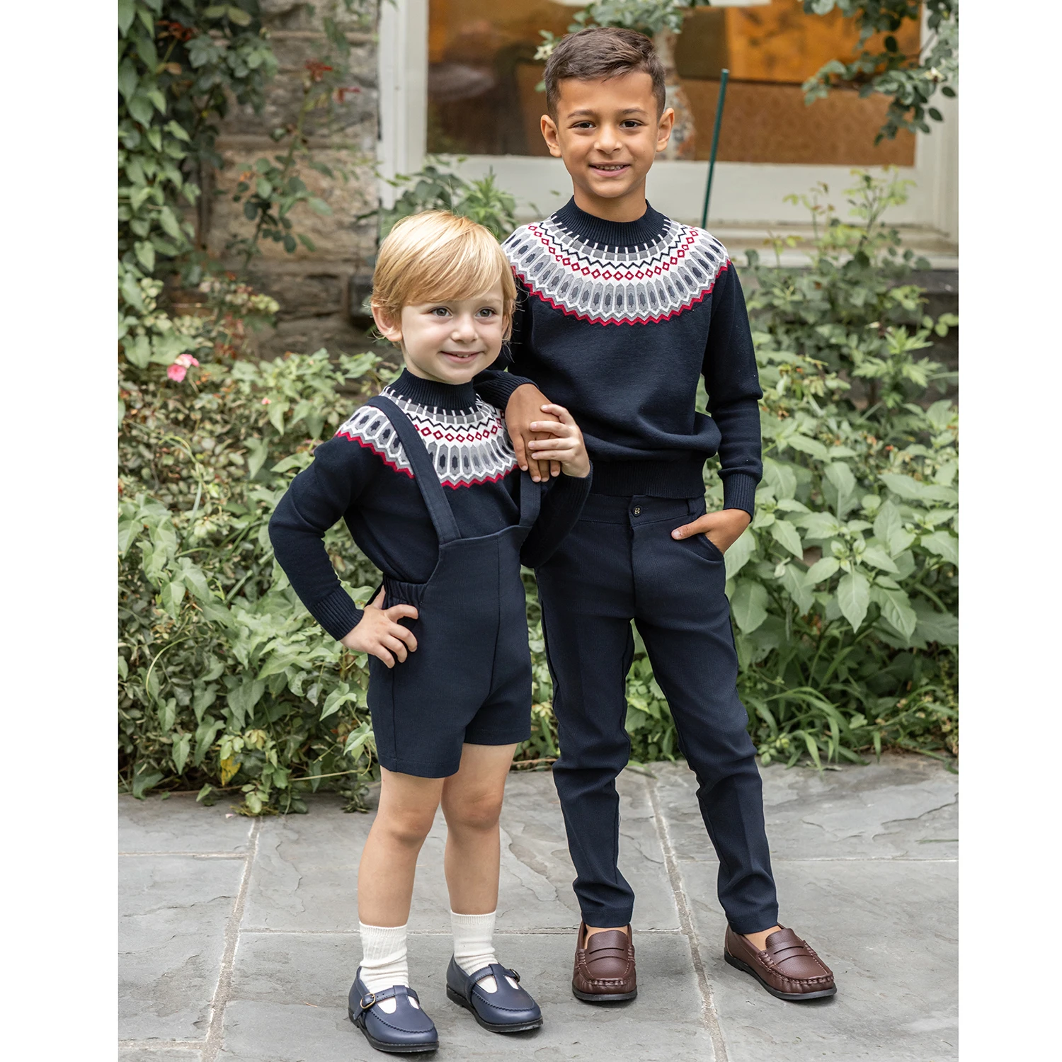 Фото Коллекция AP AW26 Madeline: Платье с цветочным принтом для девочек, свитер с круглым вырезом для мальчиков, семейная одежда для братьев и сестер. №5