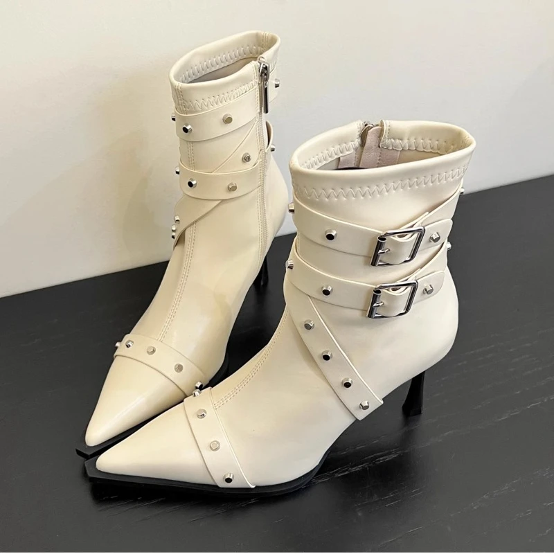 

2023 Spring and Autumn New Pointed Solid Leather Clasp Fine Heel Side Zipper Versatile Comfortable Women's Fashion Boots