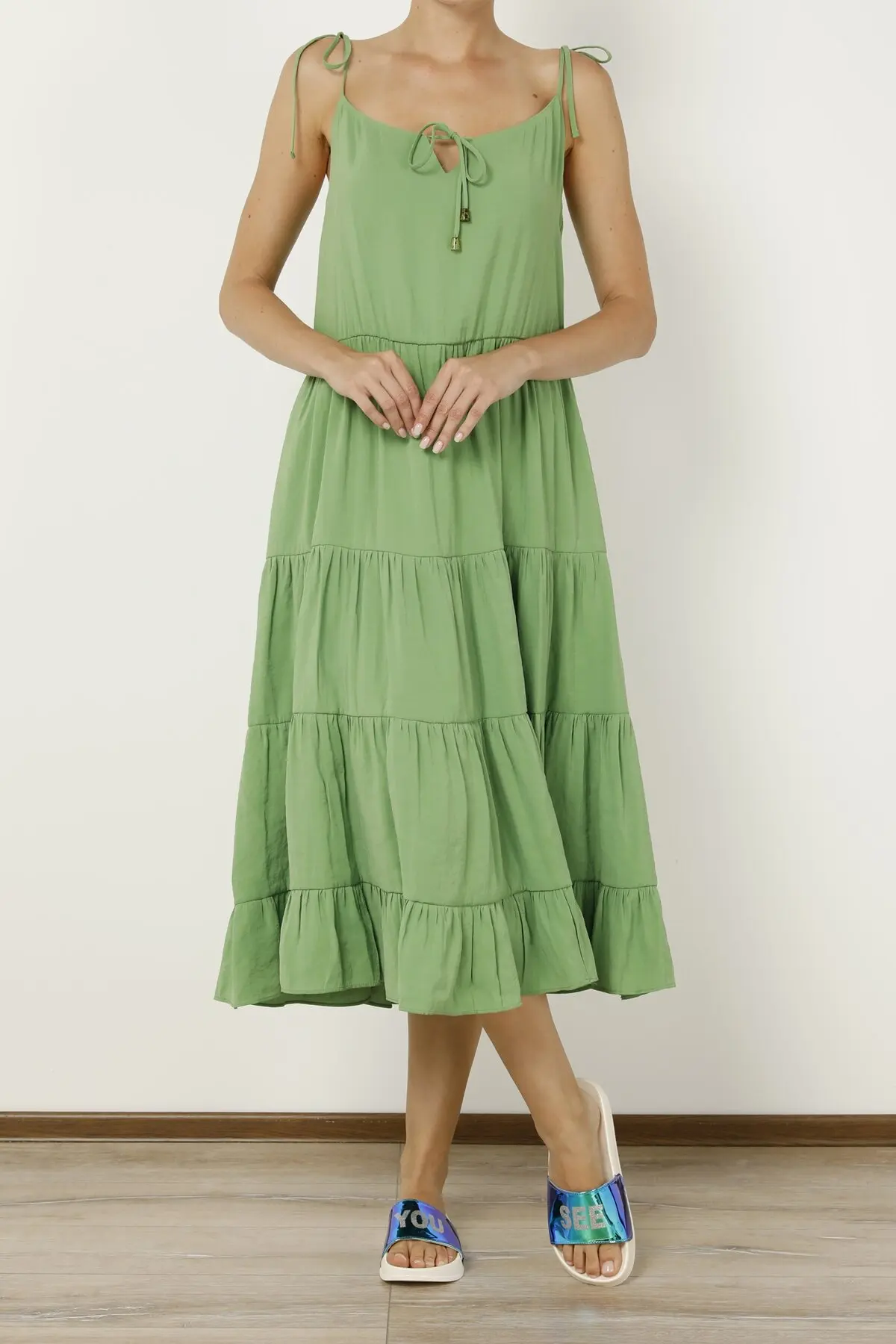 

Белые женские тапочки 400363.Z1FX