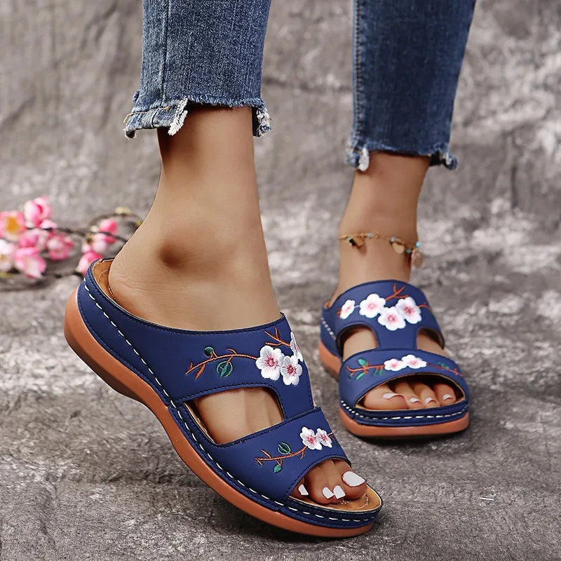 

2022 Wedge Heel Platform Embroidery Floral Slippers Women Soft Bottom Beach Slides Woman Summer 2022 Slip on Sandals Flip Flops