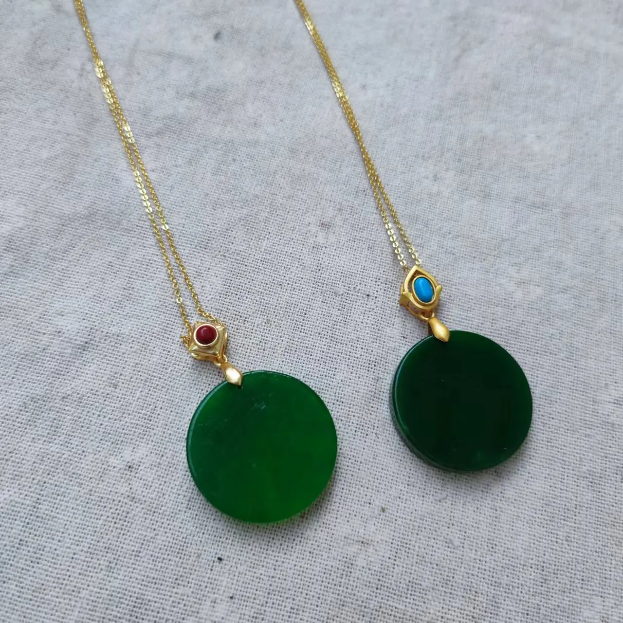 

1pcs/lot Live Hot Selling Dark Green Malay Jade Quartzite Jade Peace Round Medal Pendant 14k Gold Necklace folk-custom jewelry