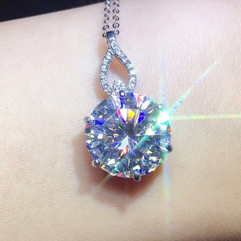 

Disney 8Carat Chain Moissanite Pendant Necklace Colorfast Christmas Gift