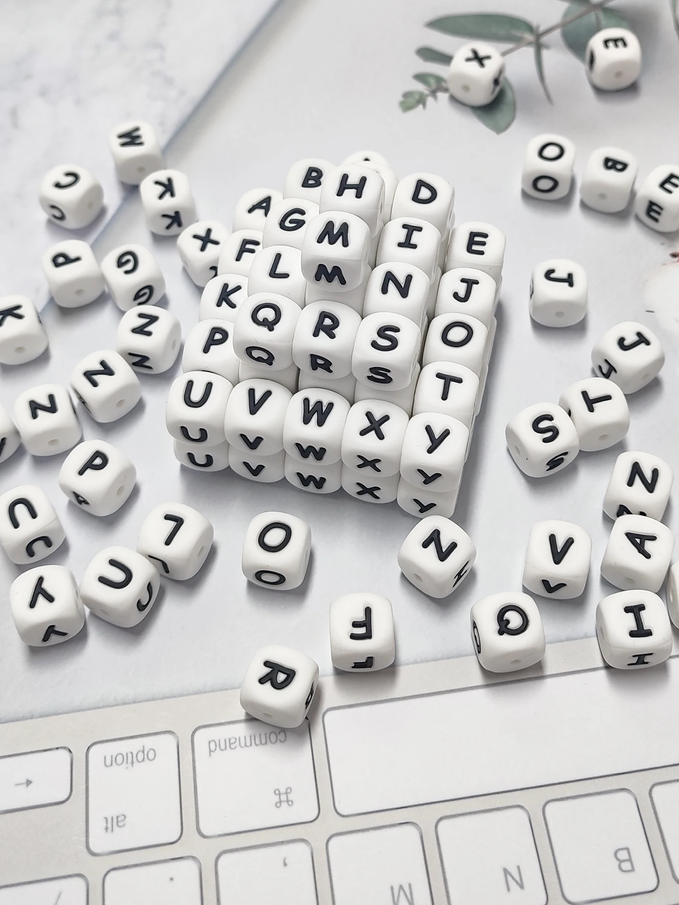 Силиконовые бусины с буквами 12 мм