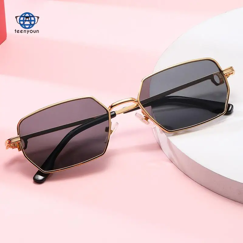 

Международная торговля Новые нестандартные Квадратные Солнцезащитные очки с перекрестными границами Металлические Модные солнцезащитны...