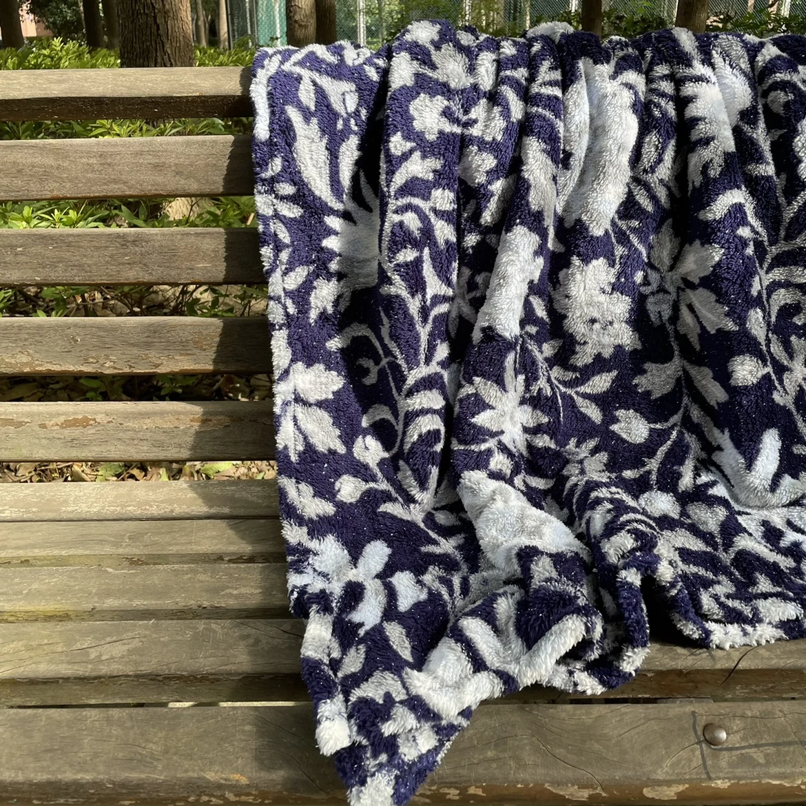 Plush throw blanket new without tag 200*126cm