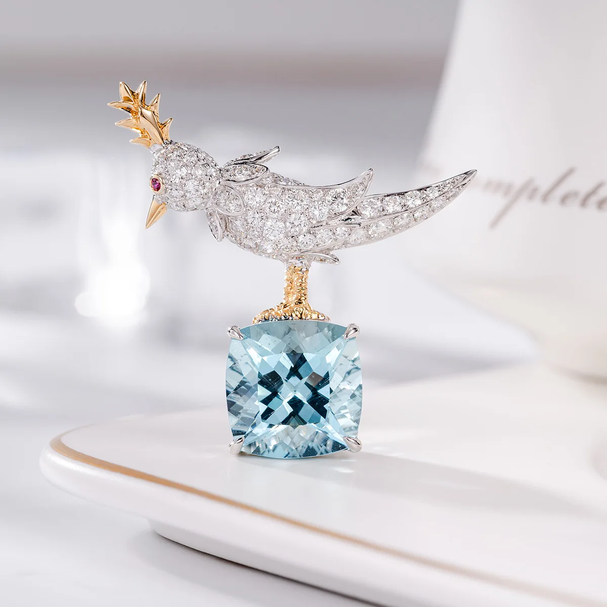 

Foydjew Luxury Designer Jewelry Exquisite Simulation Aquamarine Pendant Necklaces Silver Color Small Bird Necklace For Women