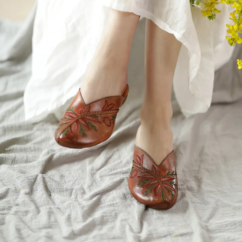 Embroidered Baotou slippers women's 2022 spring and summer new outdoor wear soft retro square heels half slippers