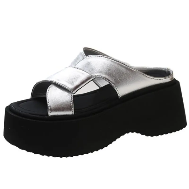 Шлепанцы женские кожаные на танкетке 7 см пляжные сандалии массивной подошве