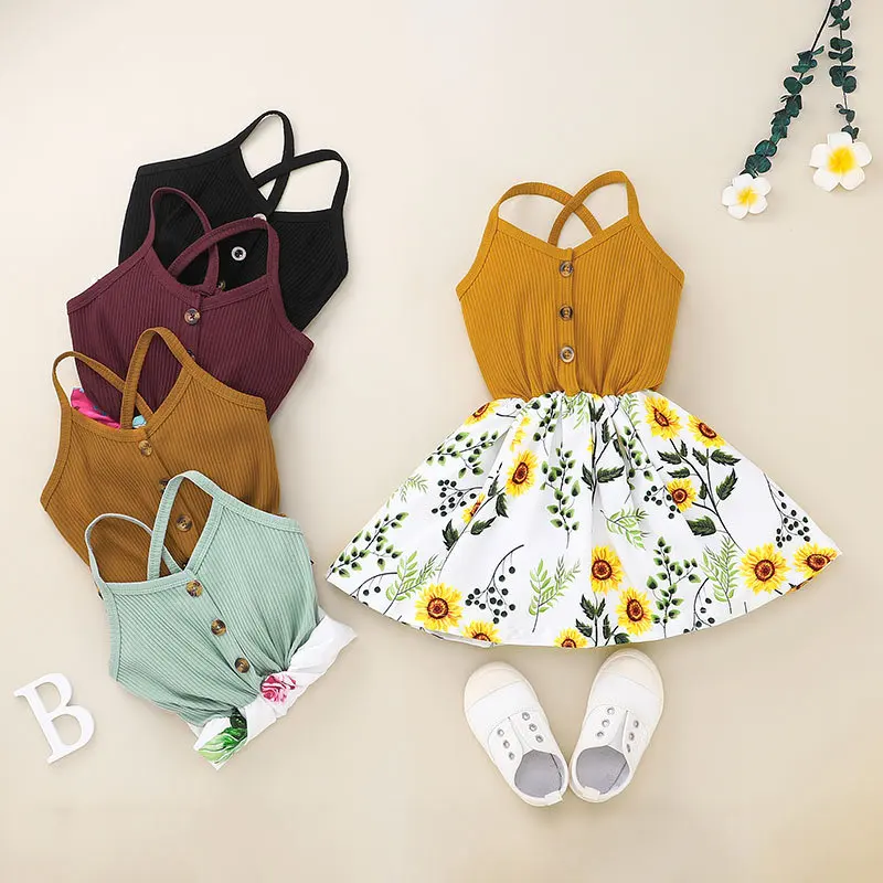 

Детское однотонное платье на бретелях, с цветочным принтом