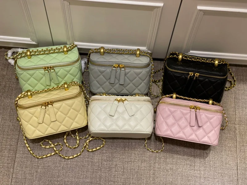

2022 New Square Flap Box Bag Sheepskin Women's Messenger Bag Diamond Chain Small Golden Ball Metal Shoulder Messenger Bags
