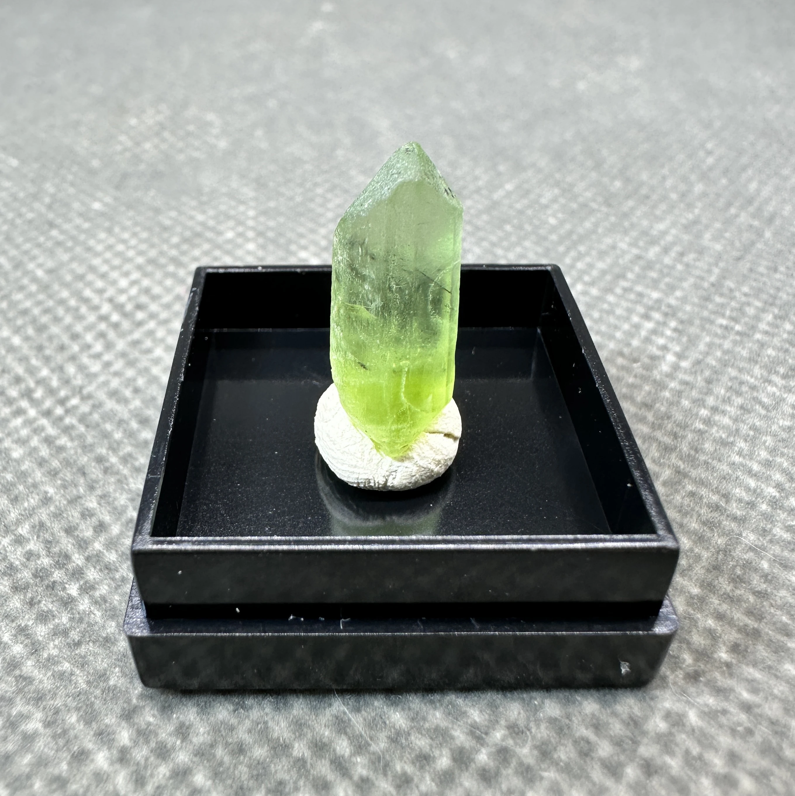 

Кристаллы перидот QIANCHUAN