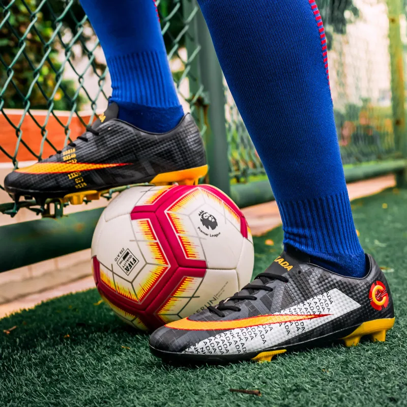 Hot Sale Men's Football Boots White Fashion Printed Soccer Cleats for Men Women Low-cut TF Football Sneakers chaussures de foot