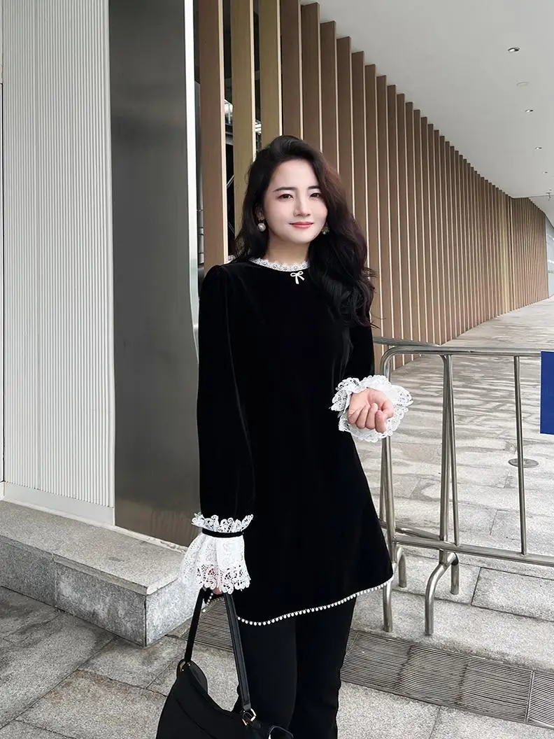 Черная рубашка средней длины с французским романтическим кружевом и бархатной