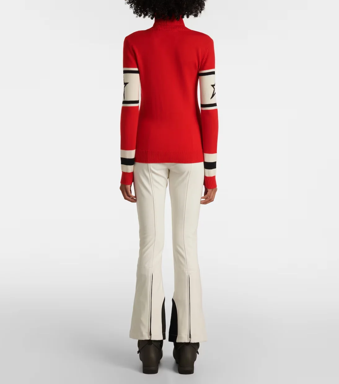 Женский вязаный свитер в полоску с буквенным принтом