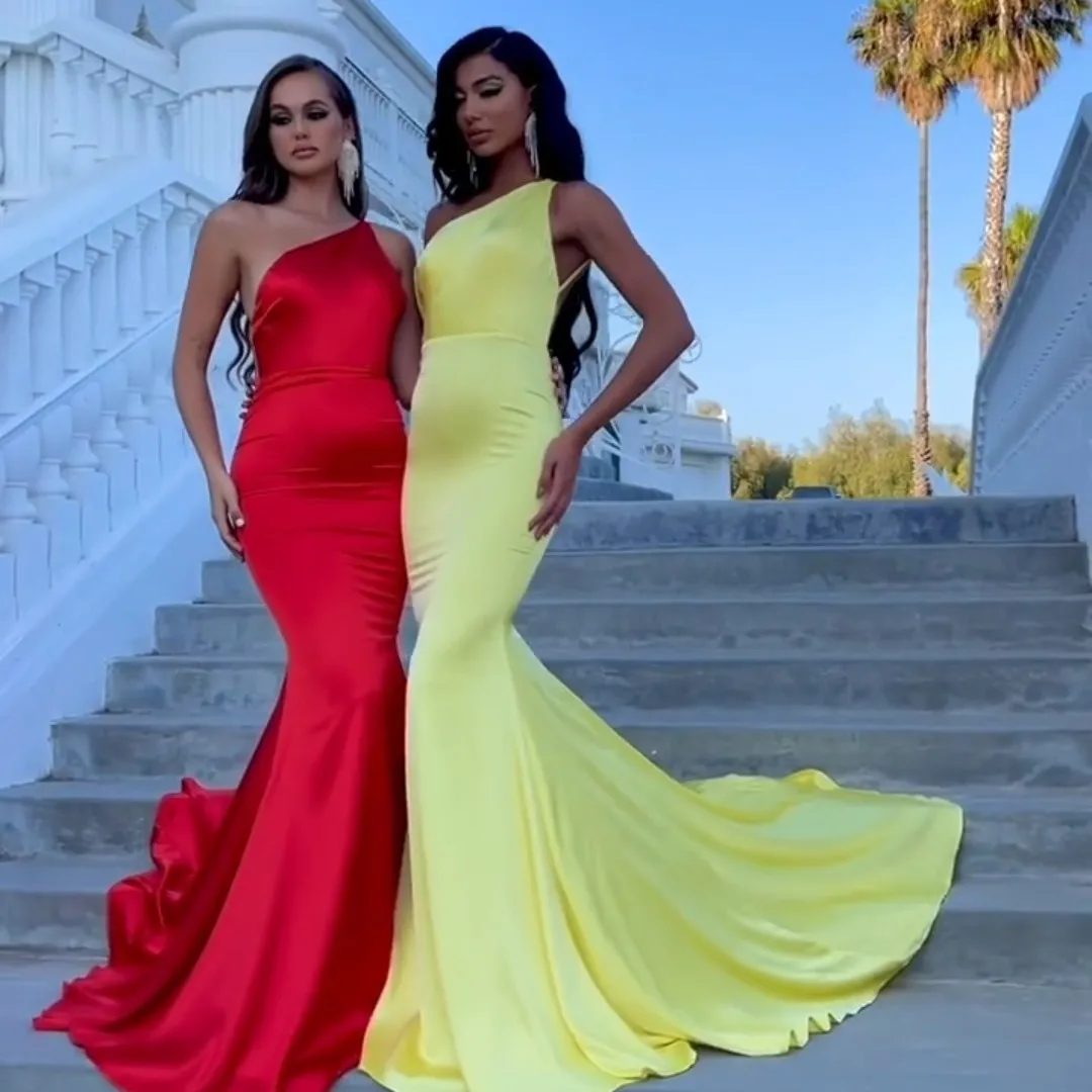 

Женское атласное платье-русалка, длинное красное платье на одно плечо, с открытой спиной и шлейфом, сексуальное платье для выпускного вечера