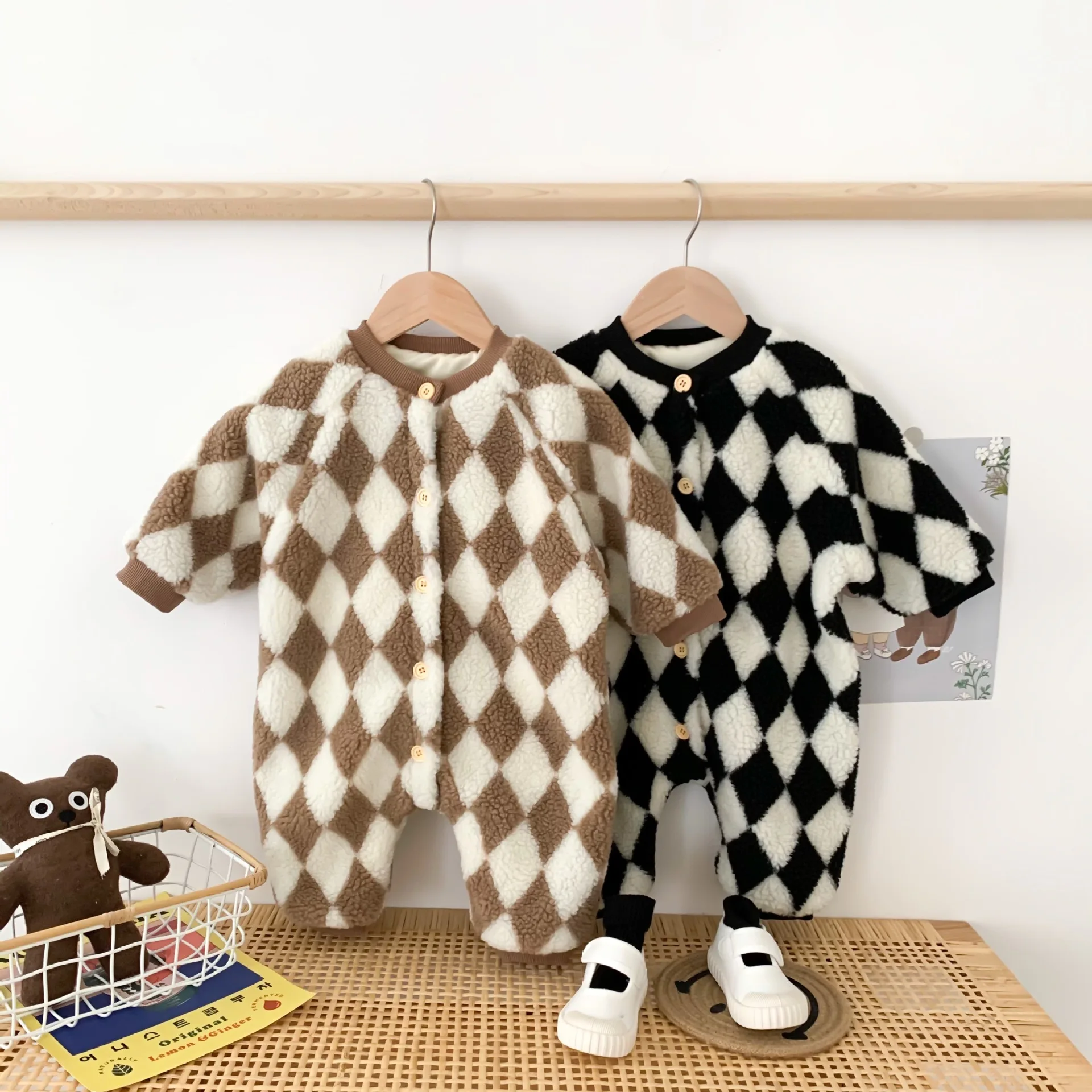 

2023 Winter New Baby Long Sleeve Plus Velvet Thick Romper Newborn Toddler Boy Diamond Check Jumpsuit Infant Girl Warm Clothes